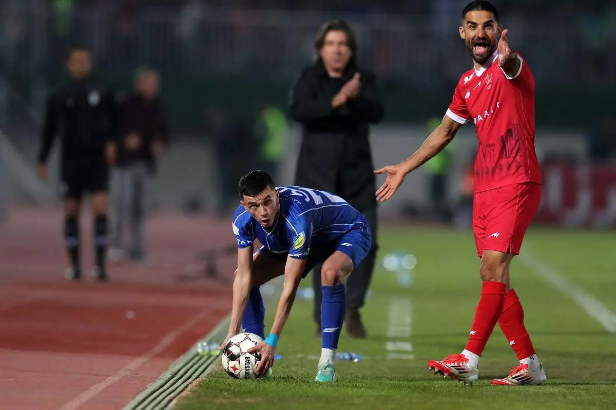 دعوا روی سکوهای دربی و ادعای عجیب استقلالی‌ها درباره پرتاب سنگ‌ها!