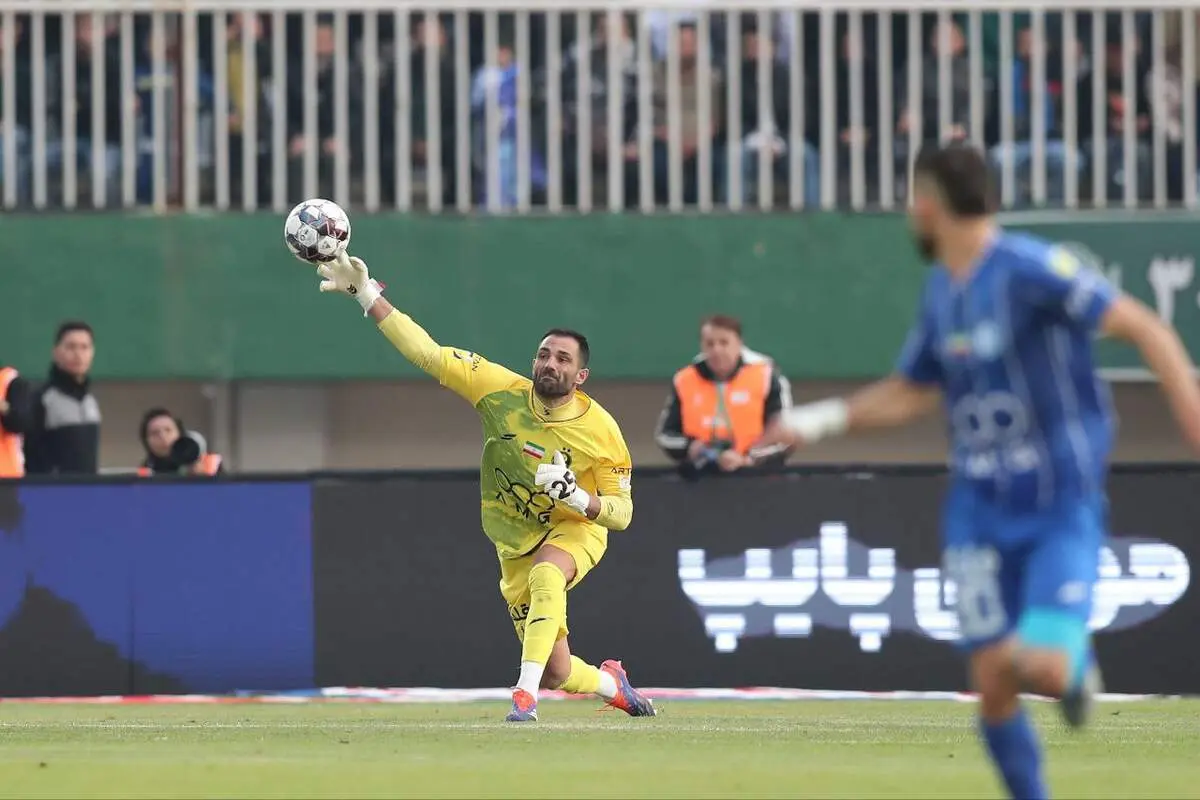 یک پرسپولیسی در دربی پیراهن آدان را گرفت!