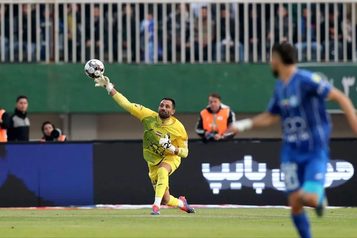 یک پرسپولیسی در دربی پیراهن آدان را گرفت!