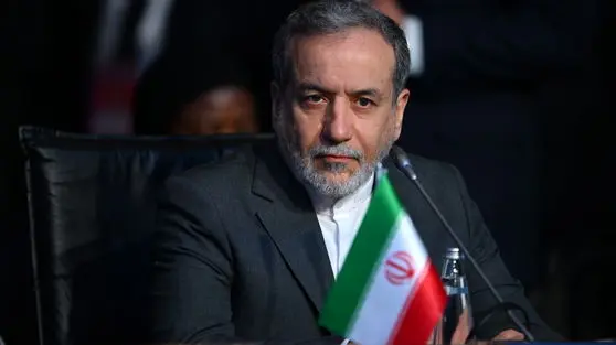 حضور پرشور رهبر انقلاب در مراسم عزاداری شب عاشورا  و واکنش صمیمانه وزیر امور خارجه