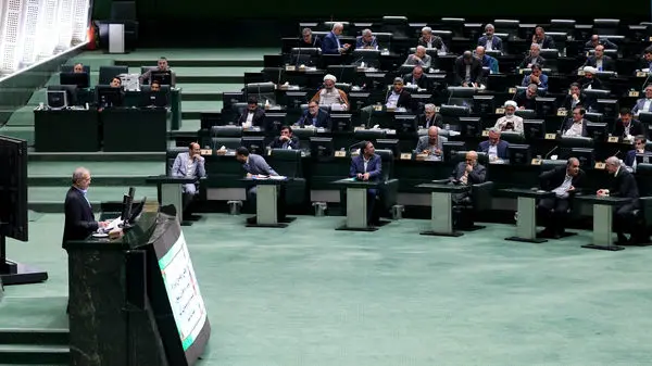 لایحه بودجه ۱۴۰۵: حداقل حقوق کارمندان و کارگران حداقل ۳۰ درصد افزایش می‌یابد