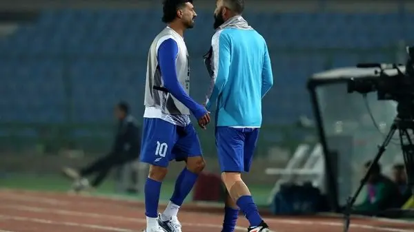 واکنش آتشین هواداران استقلال پس از تساوی مقابل الوصل/ ساپینتو و بازیکنان فرار کردند