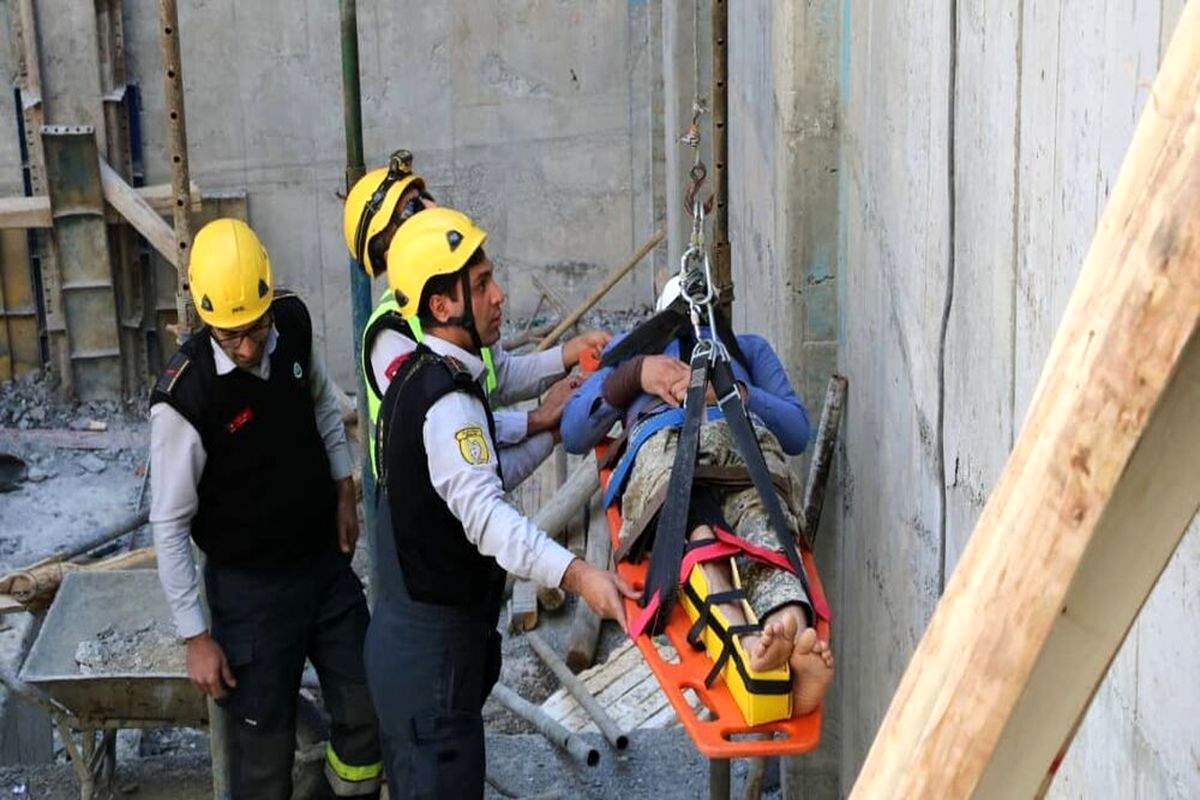 مرگ ناگهانی زن مسن در باغ فیض؛ سقوط از طبقه پنجم ساختمان مسکونی