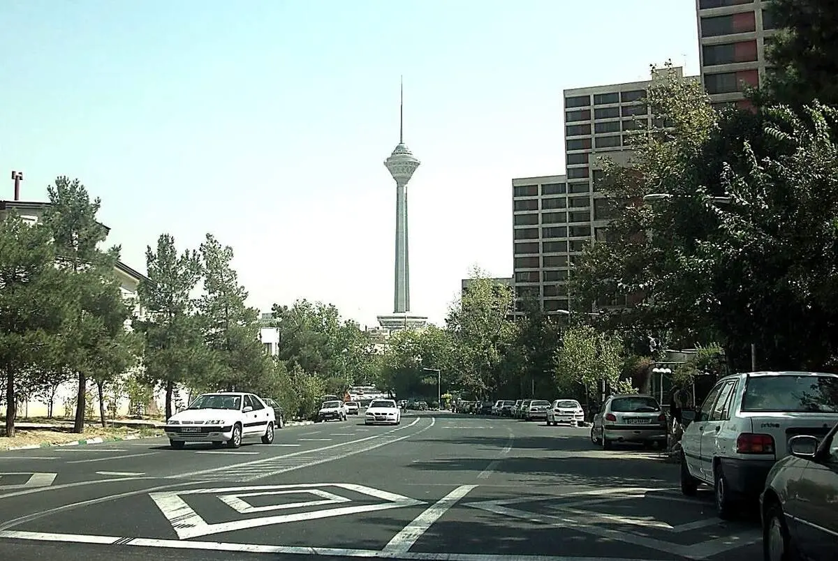 ویدیو: سرقت وحشیانه گردنبند یک زن در روز روشن و در سعادت آباد تهران!