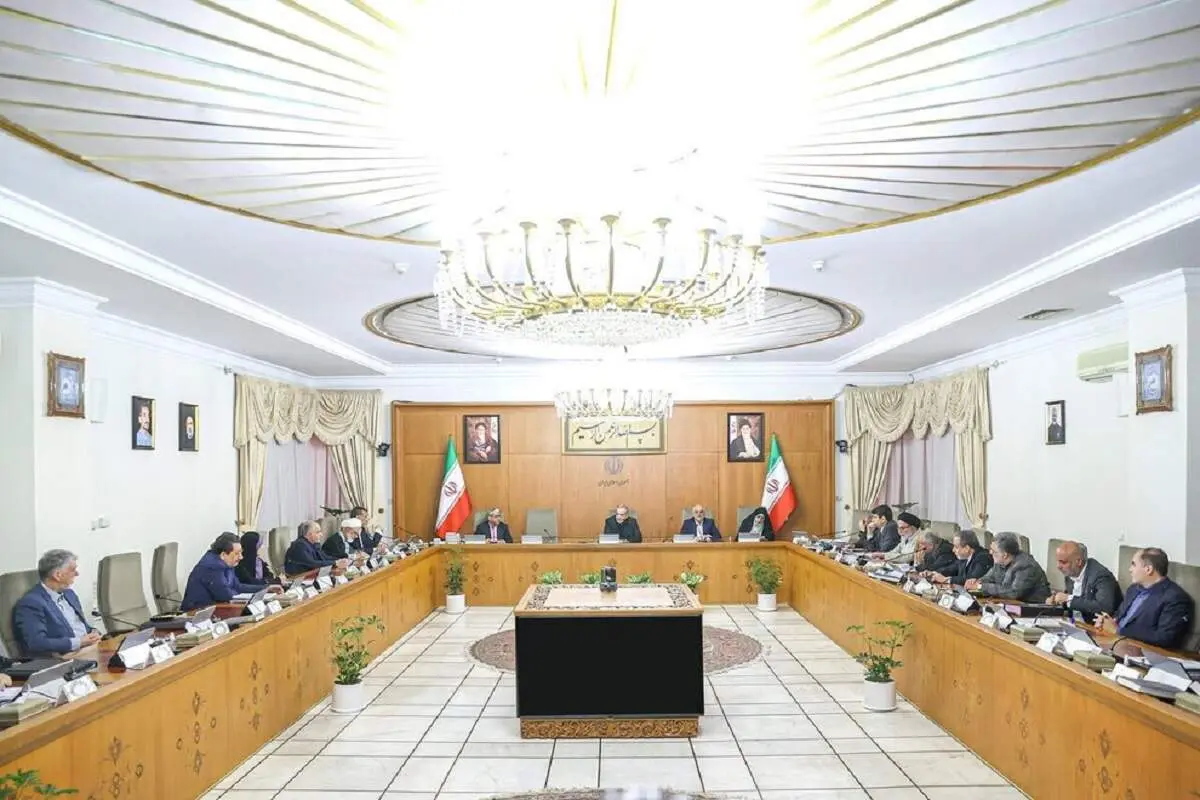اولین جلسه دولت در سال ۱۴۰۴؛ غیبت چهره‌های کلیدی و ابهام در سفرها