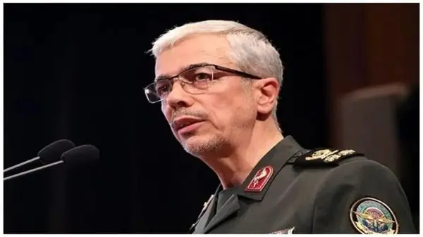 سرلشکر باقری هشدار داد: نمی‌توان جامعه در حال تحول را با باتوم کنترل کرد!