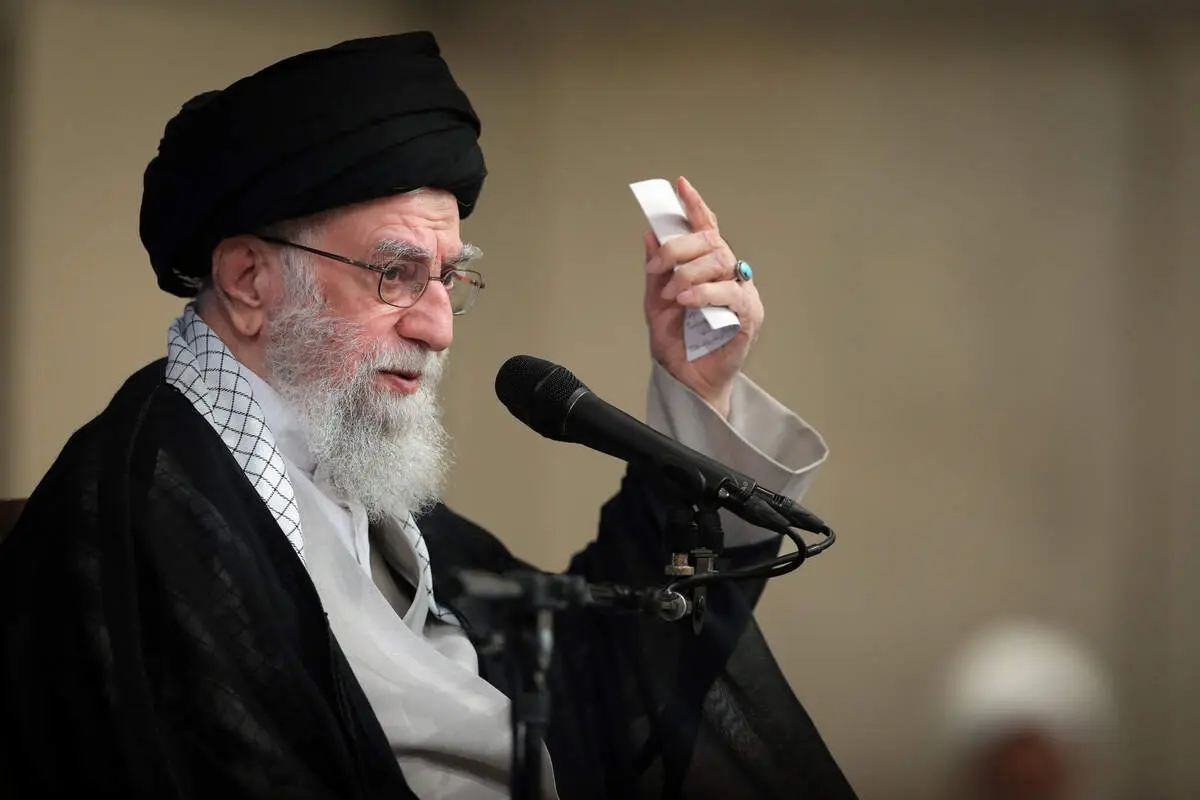 رهبر انقلاب: مساله با آمریکا حل شدنی نیست / یک روز بعد از حمله در اروپا بر روی جایگزین جمهوری اسلامی بحث کردند