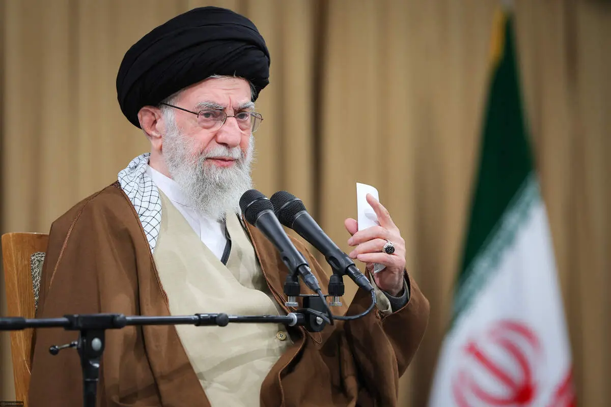 پیام مهم رهبر انقلاب به ملت ایران در چهلمین روز شهادت جمعی از هم‌میهنان، سرداران نظامی و دانشمندان