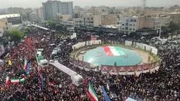 سلفی جنجالی خبرنگار CNN در میان هزاران شرکت‌کننده مراسم تشییع شهدای اقتدار در تهران