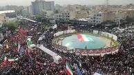 سلفی جنجالی خبرنگار CNN در میان هزاران شرکت‌کننده مراسم تشییع شهدای اقتدار در تهران