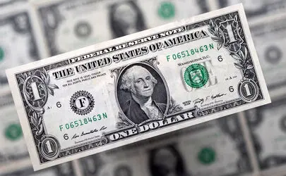 قیمت دلار و قیمت یورو امروز دوشنبه ۴ اسفند ۱۴۰۴/ دلار چند تومان ریخت؟
