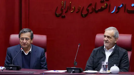 همتی در کنار رئیس‌جمهور و فعالان اقتصادی جلسه تشکیل داد