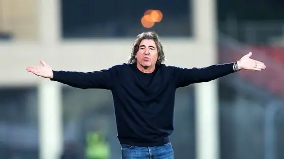 شعار بلند هواداران استقلال ؛ حیا کن، رها کن