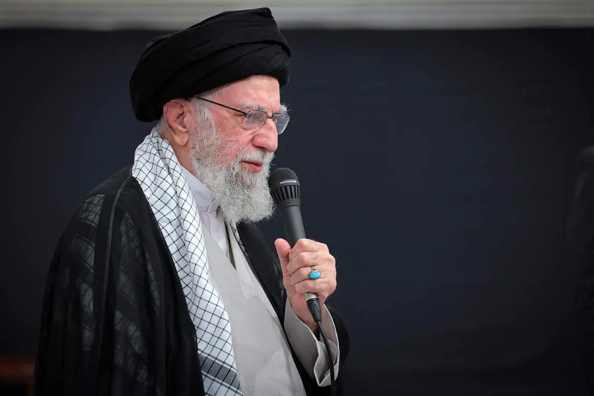 رهبر انقلاب: در جریان جنگ ۱۲ روزه، جمهوری اسلامی استحکام بینظیر پایههای نظام و کشور خود را به دنیا نشان داد