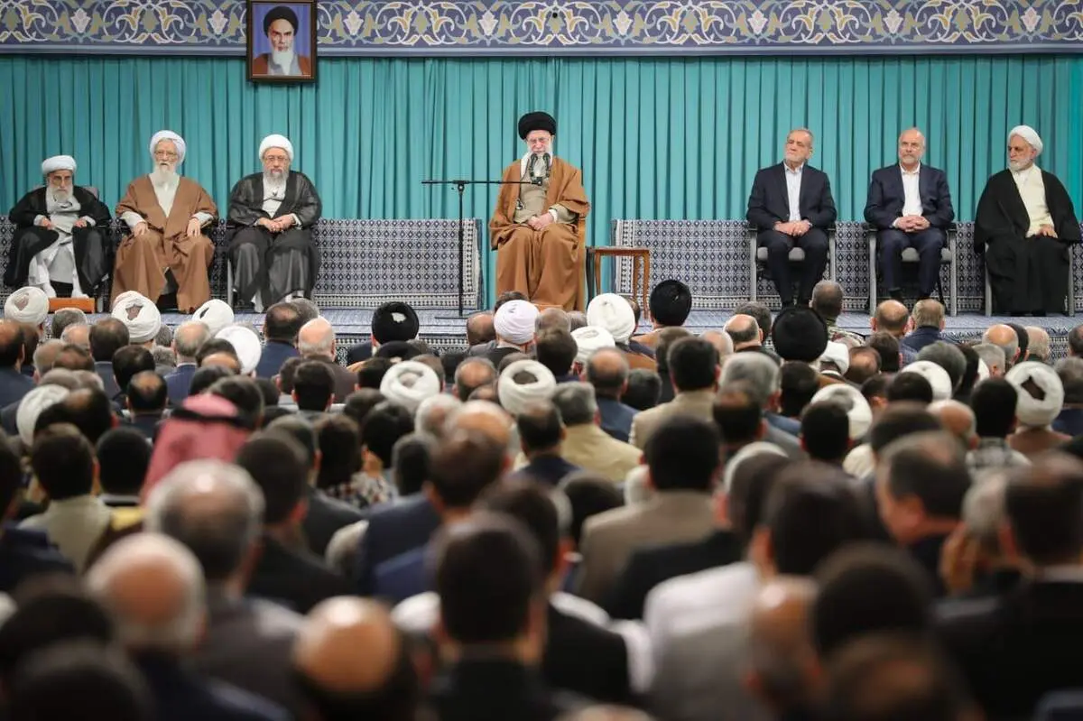 رهبر انقلاب: با اتحاد و همدلی و همزبانی دولت‌های اسلامی، دیگران حساب کار خود را می‌کنند
