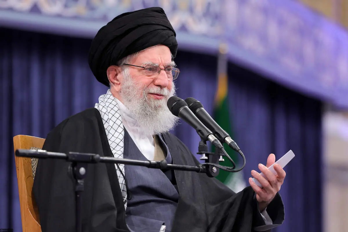رهبر انقلاب: ترامپ هم نمی‌تواند جمهوری اسلامی را نابود کند / قوی‌ترین ارتش دنیا هم ممکن است چنان سیلی بخورد که نتواند از جا بلند شود