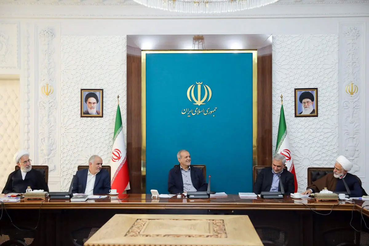 مسعود پزشکیان: وقتی هدف را کلی و بزرگ تعریف کنیم، تحقق آن اگر غیرممکن نشود، سخت خواهد شد