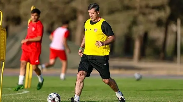 مهاجم پرسپولیس به تیم منصوریان می‌رود؟