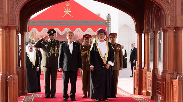 پزشکیان در عمان از توافقات راهبردی گفت: زمان اتصال مستقیم بنادر و آسمان فرارسیده