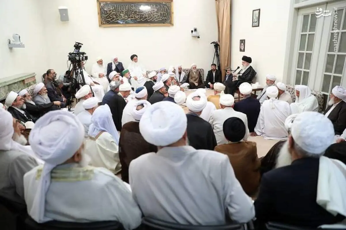 تصاویری از دیدار علمای اهل سنت با رهبر انقلاب
