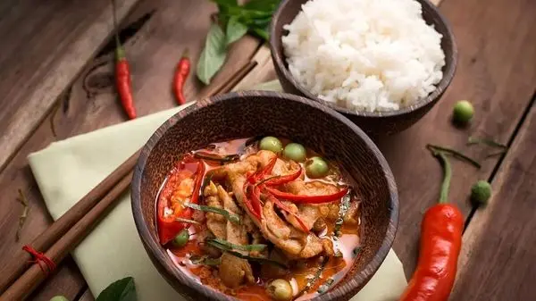 دو ویتامین حیاتی که بعد از ۵۰ سالگی نادیده بگیرید، زمین‌خوردن و شکستگی استخوان در کمین شماست